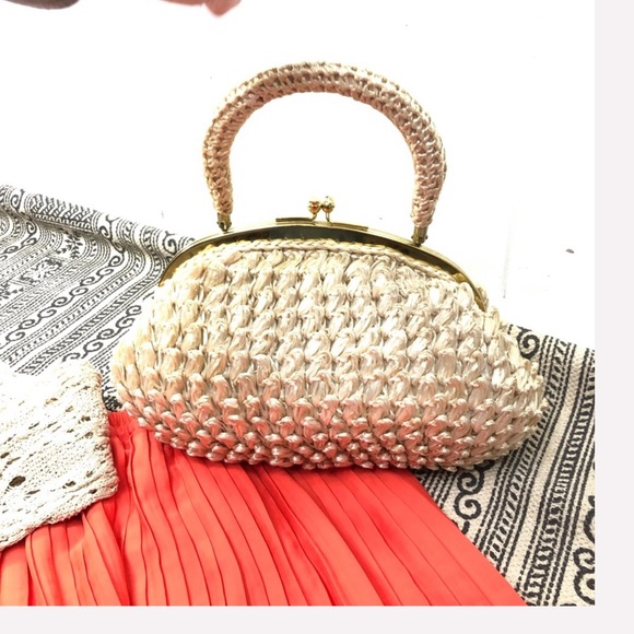 Vintage Handbags - VTG 50s Handbag top handle Rafia Cream Kissme Lock